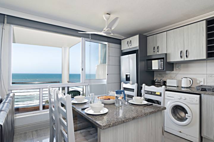 Chakas Cove 38 Kitchen and Dining Area